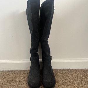 Knee-high black boots for wider calves